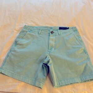 NWOT Vineyard Vines Mens 7 in. Island Shorts in Green Breaker. Size 30.